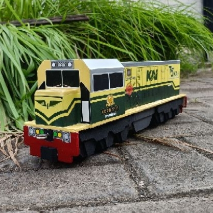 Miniatur Kereta Api Lokomotif CC201 vintage - MINIATUR KERETA API KAYU SURABAYA