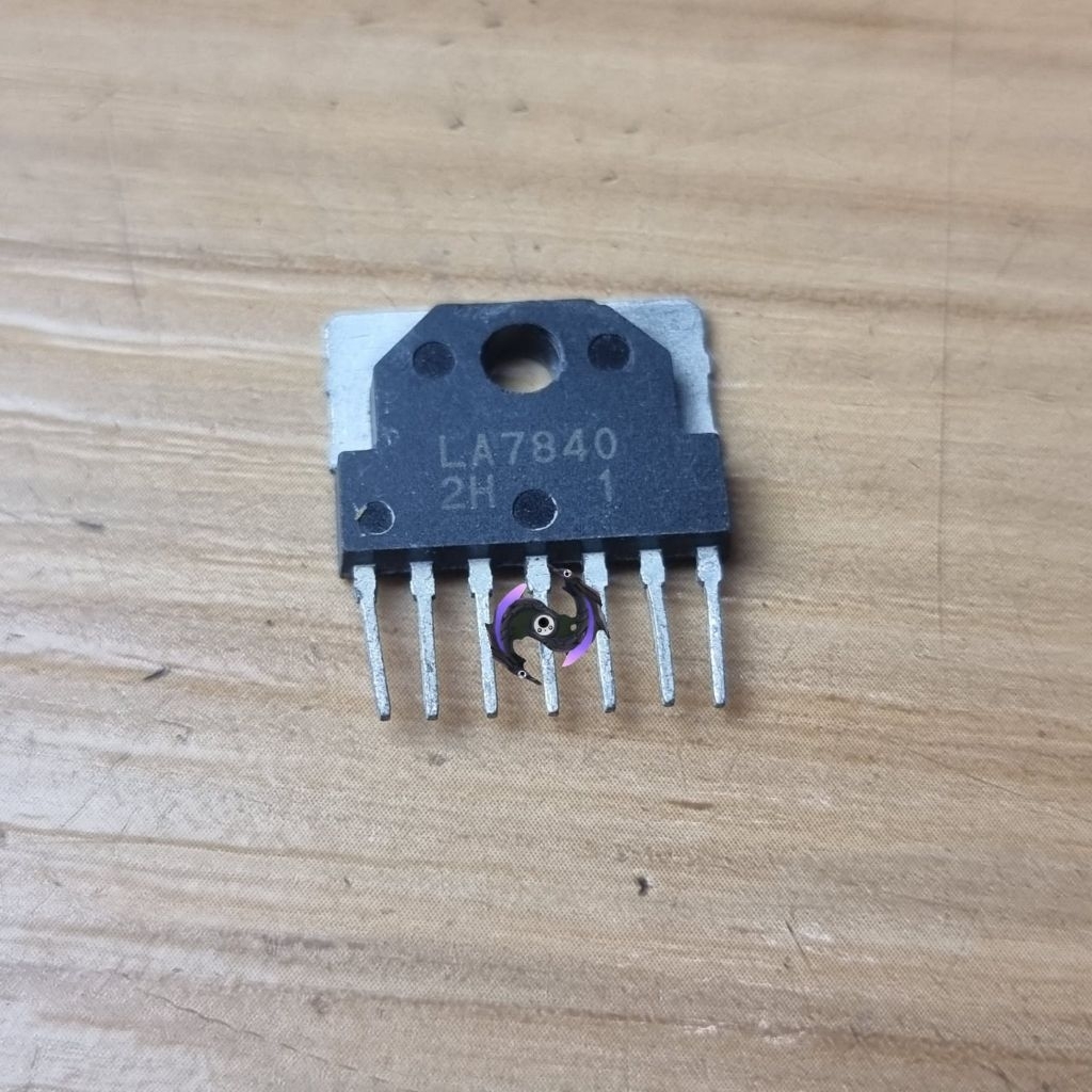 IC Vertikal LA7840 LA 7840 Dip 7 Kaki 7