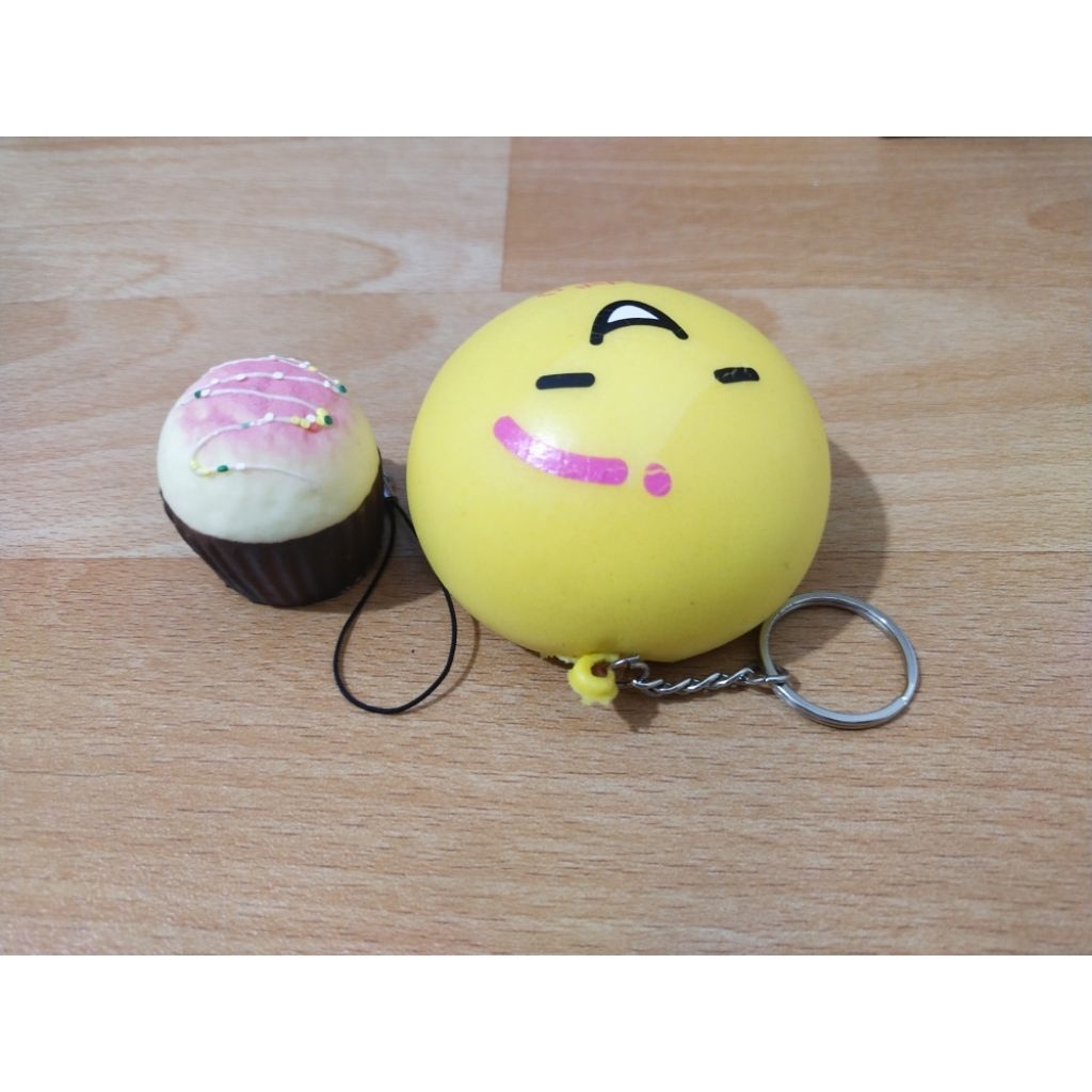 Squishy Gantungan Mini Emoji & Cupcake