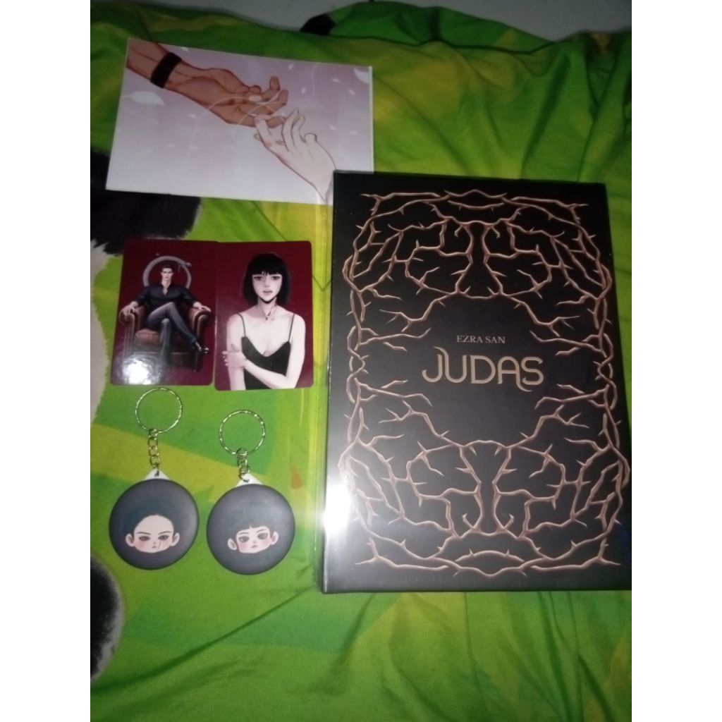 preloved novel Judas full merch
