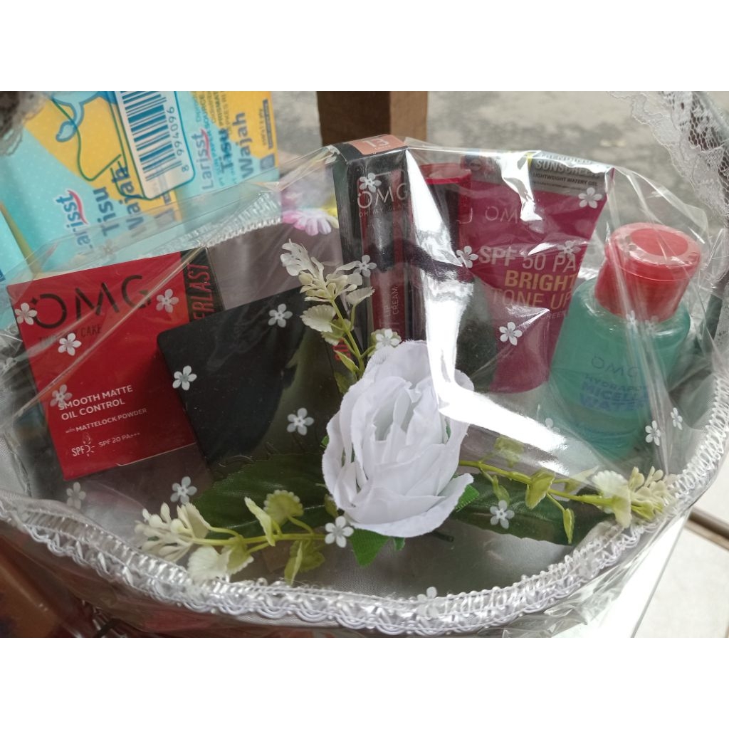 MakeUp Seserahan Hantaran Parsel Hadiah Pernikahan