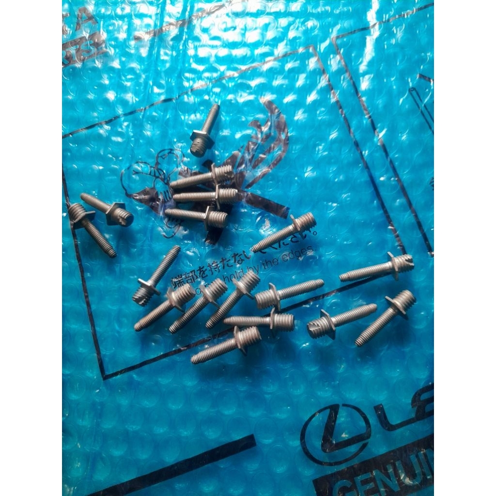 baut trunklid/baut tanam fortuner original