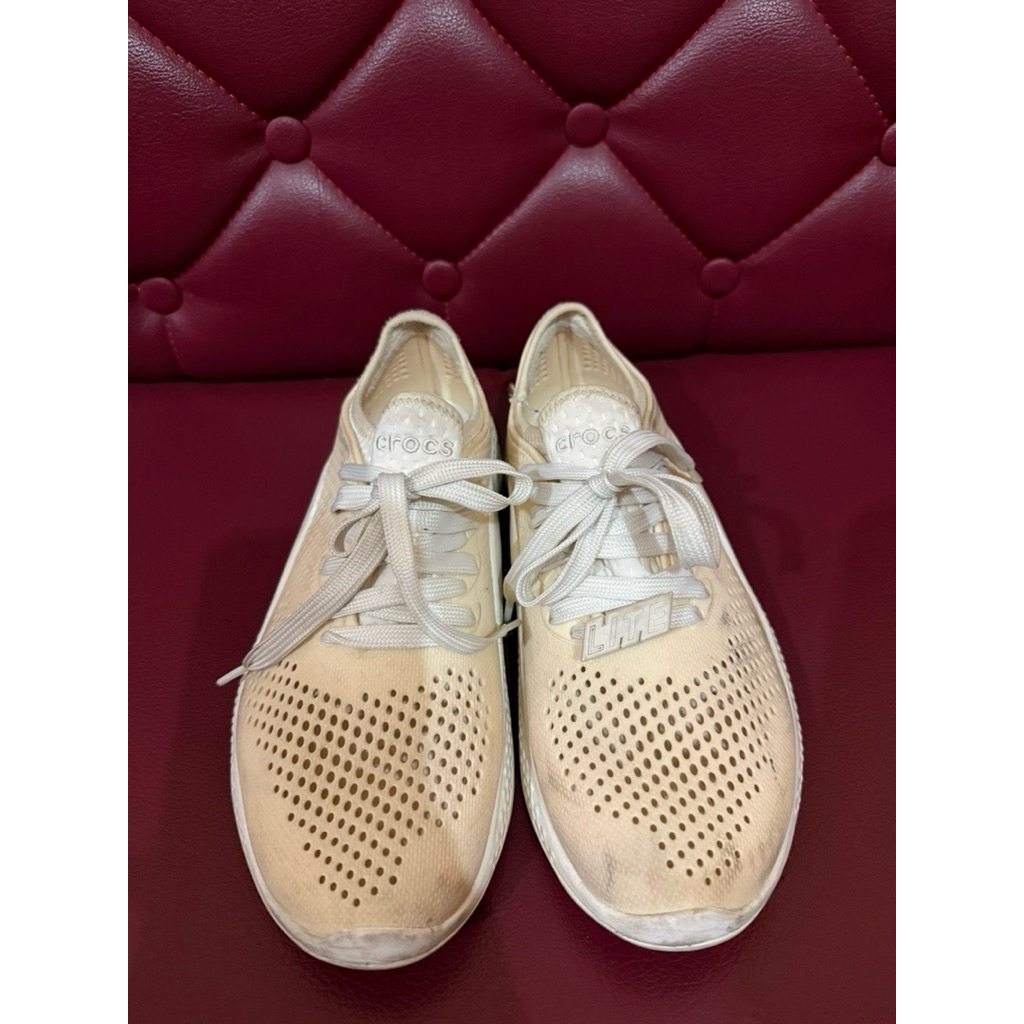 sepatu crocs literide cream preloved original