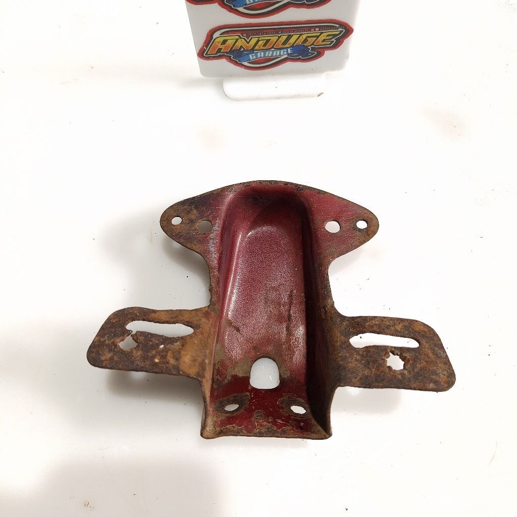 breket braket bracket dudukan pangkon tatakan mika kaca lampu stoplamp belakang Honda cb100 cb125 S9