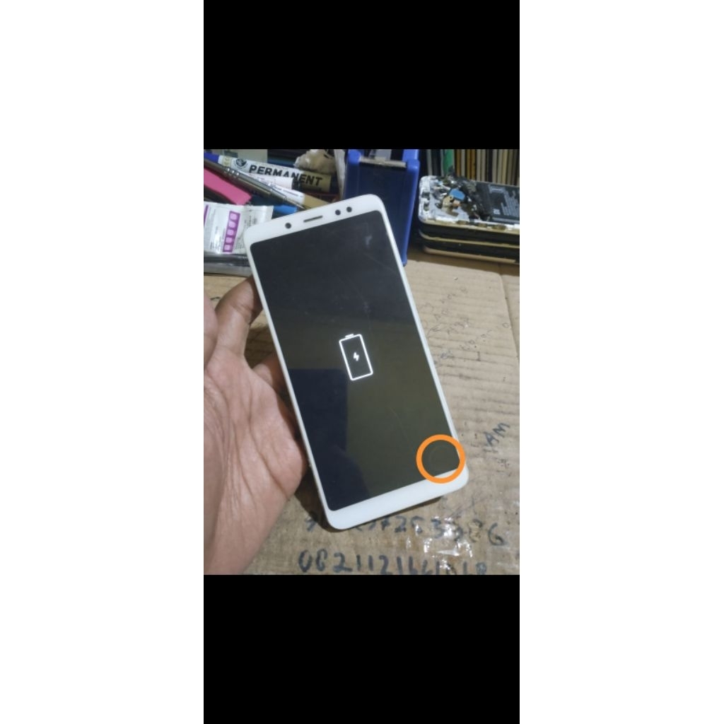 Redmi note 5 kondisi normal cuman di layar ada noda hitam lihat pict