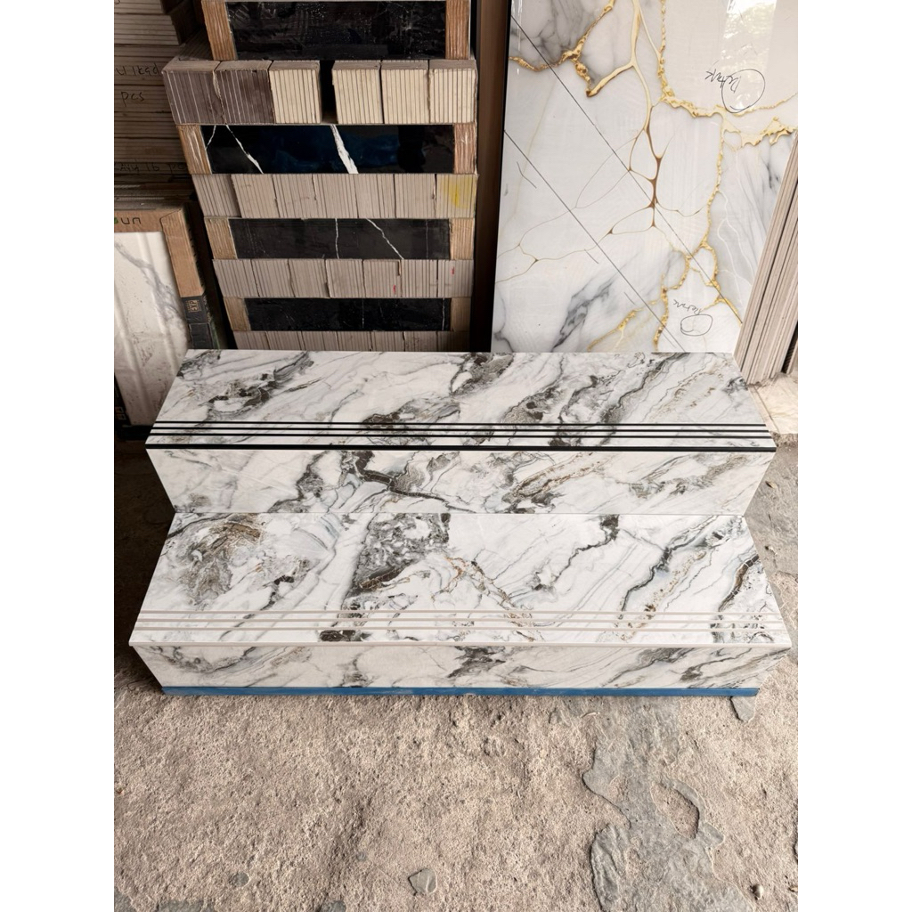 step nosing Granit motif marmer putih abu