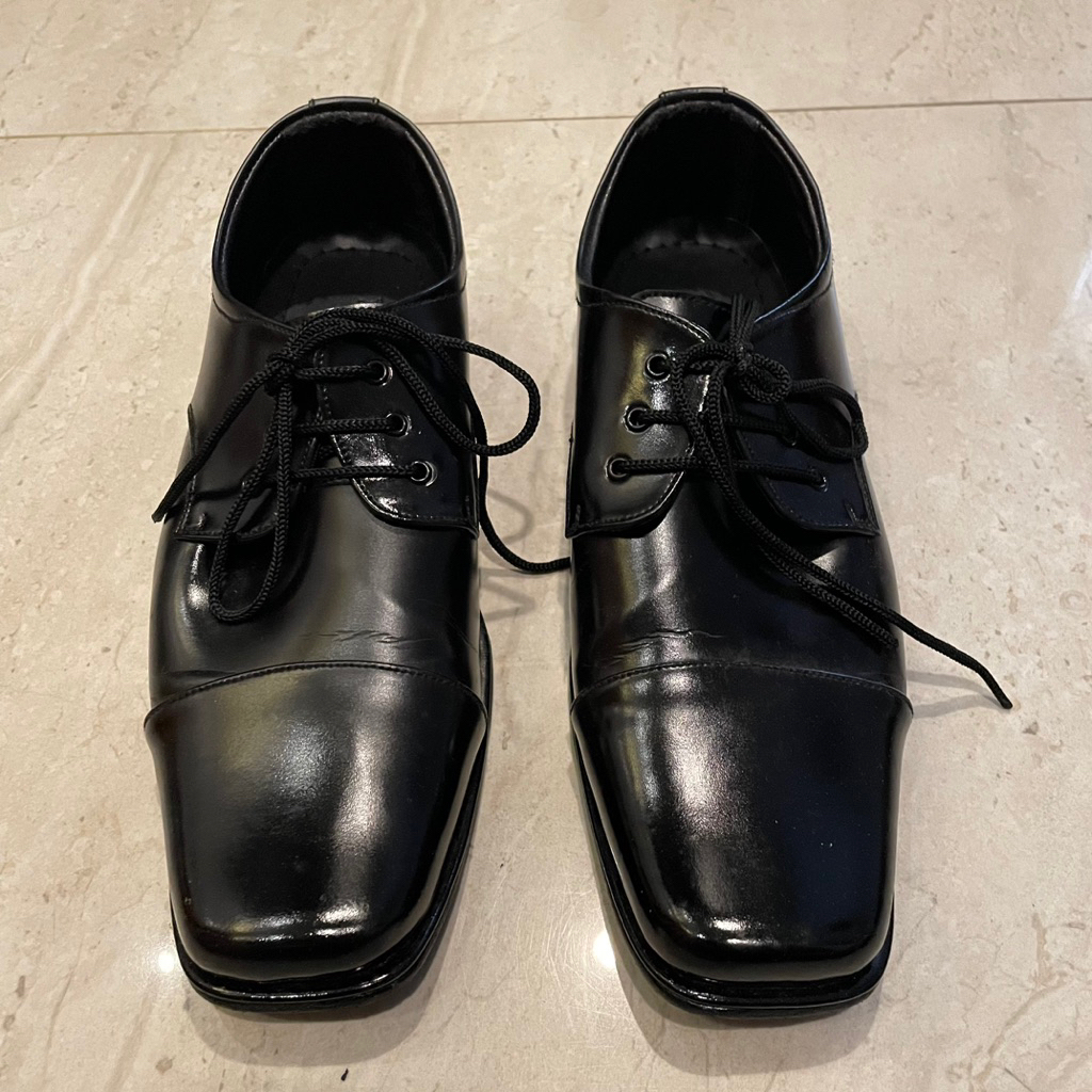 sepatu pantofel pria hitam bahan kulit sintetis sepatu formal merek BALLY