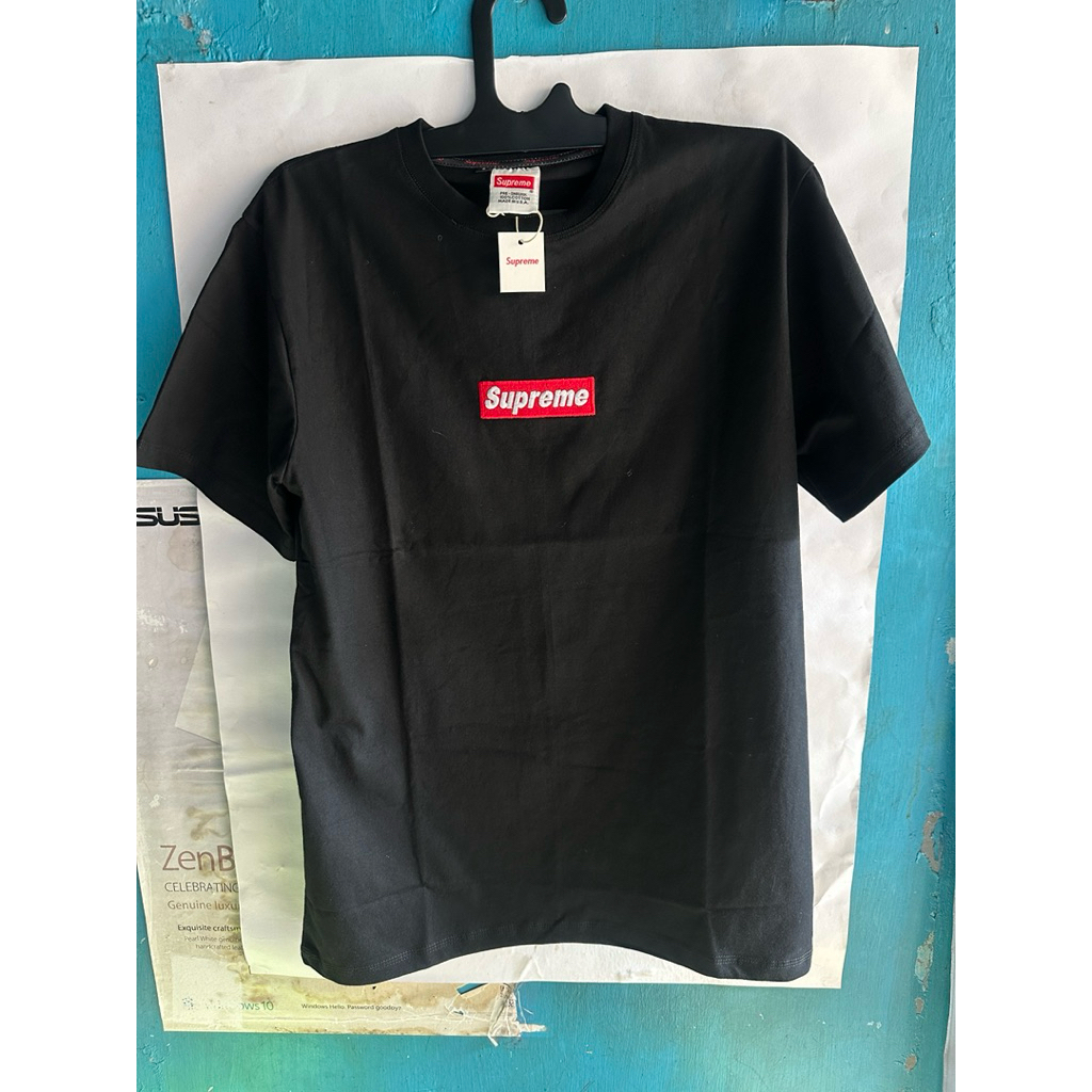 Baju Kaos Supreme