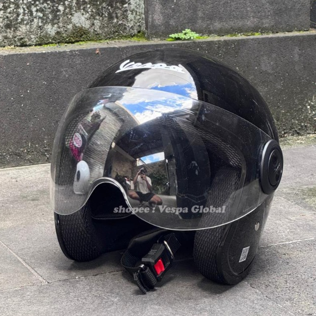 Helm Vespa Classic Hitam Glossy