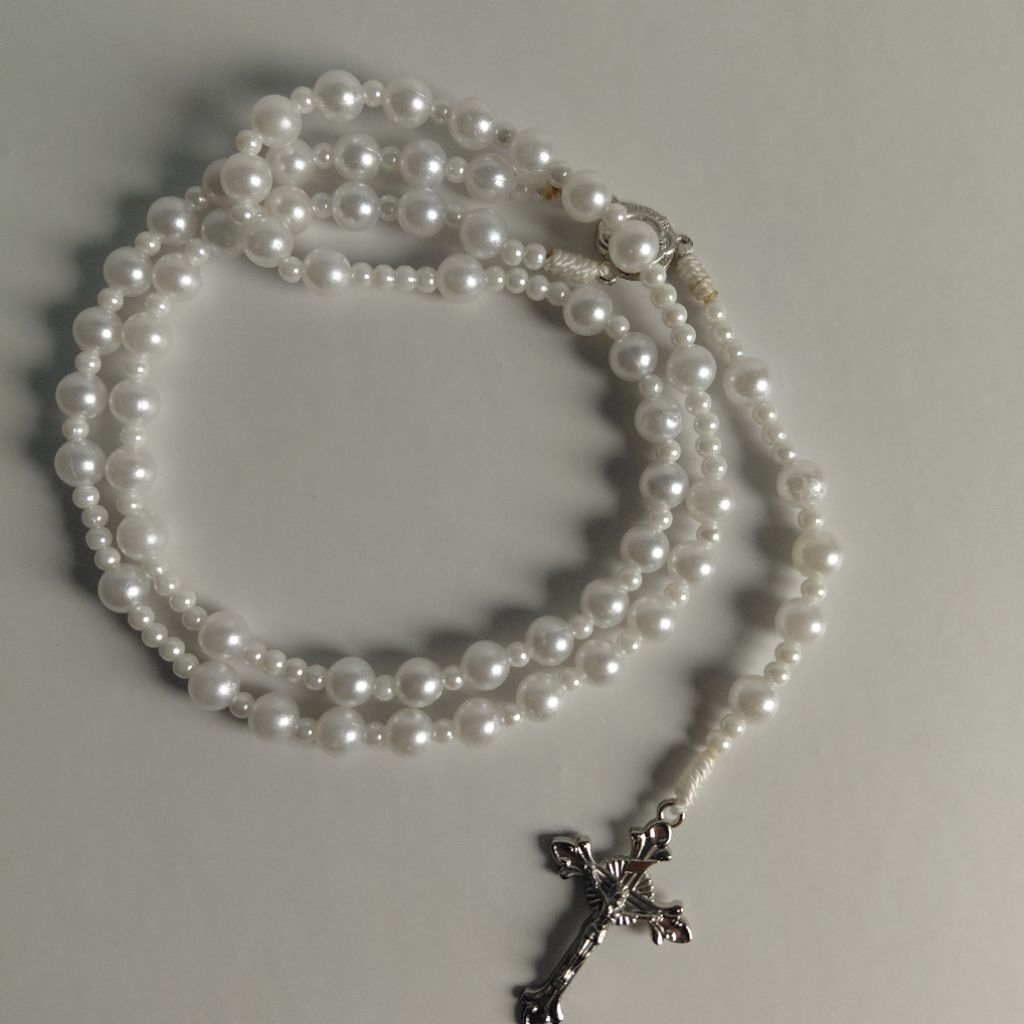 Kalung Rosario panjang bahan mutiara warna putih