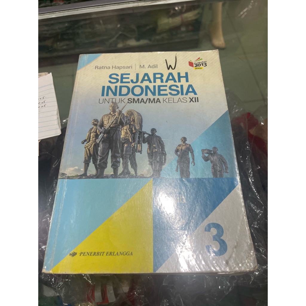 buku Sejarah untuk kelas 12