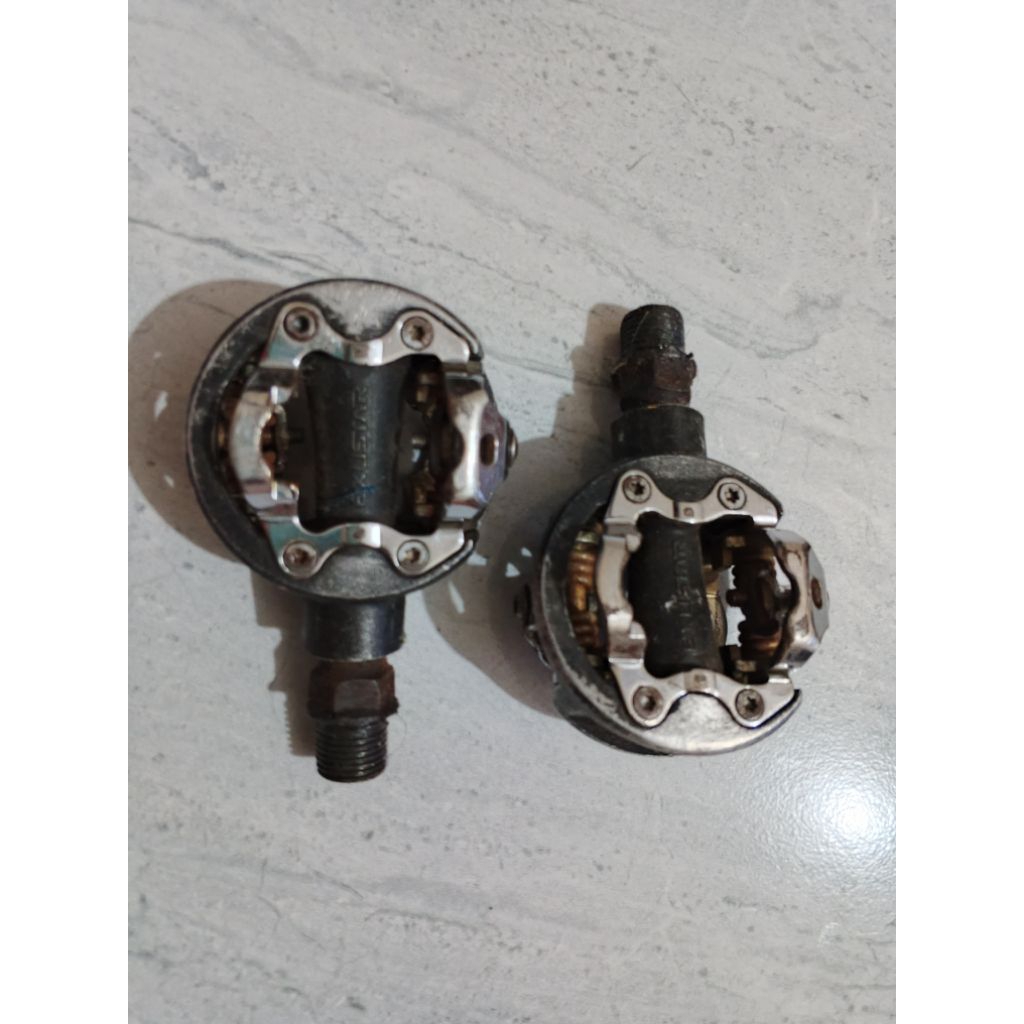 pedal dan sepatu cleat mtb 42