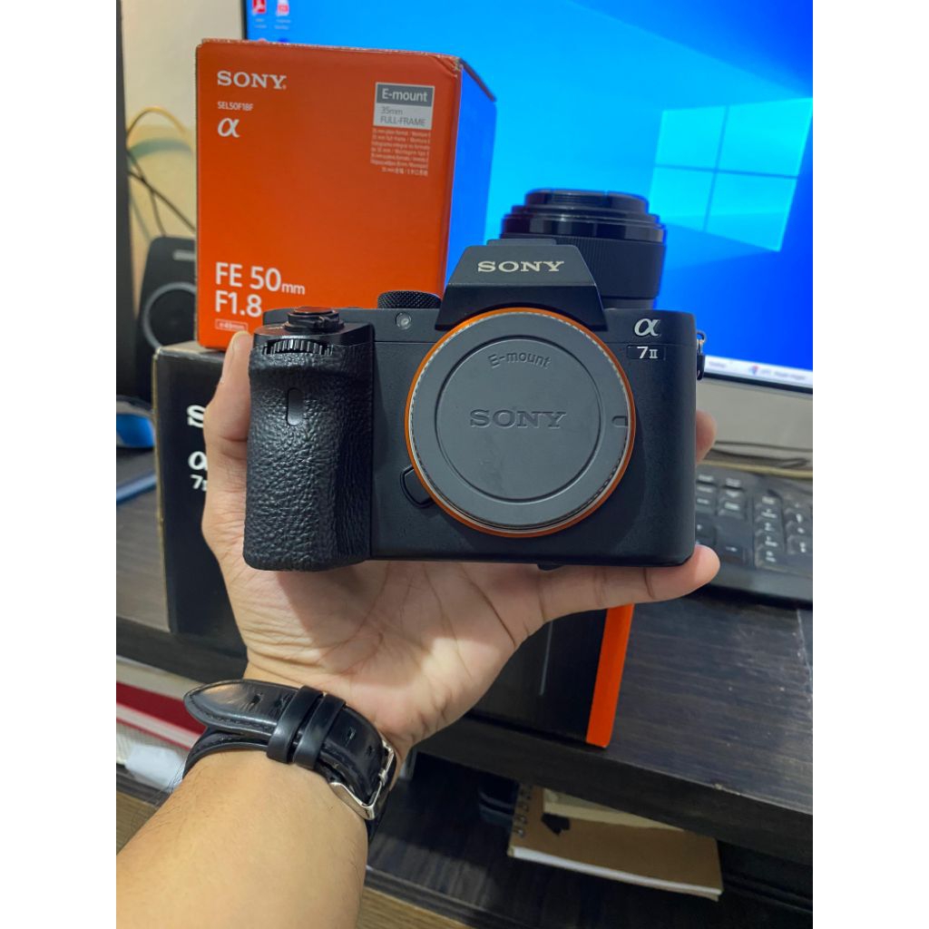 Kamera Mirrorless Sony Alpha 7 II A7II dan Lensa Sony FE 50mm f/1.8