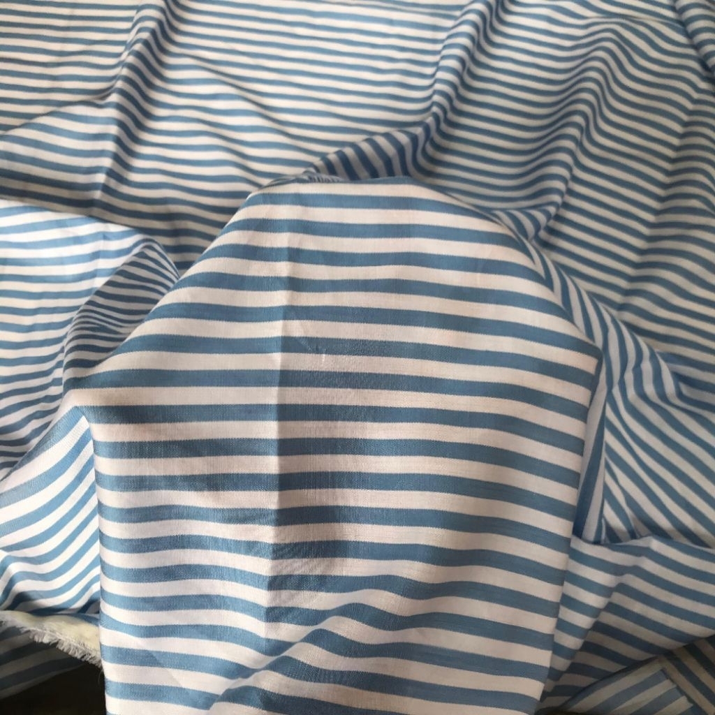 kain satin motif ~ kain satin motif salur ~ kain silk motif salur biru putih ~ silk motif halus dw