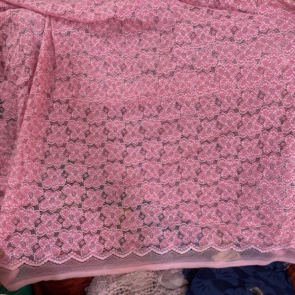 kain brokat katun motif bunga cantik warna pink (harga per 0,5m)