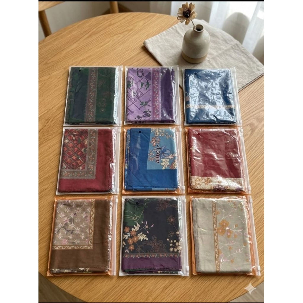 Hijab Segiempat Motif Osaka Azara Pouch