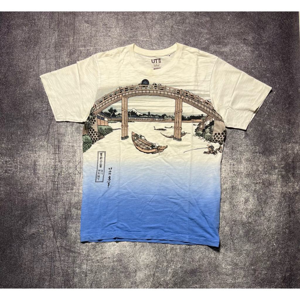 Kaos Uniqlo x Hokusai Blue
