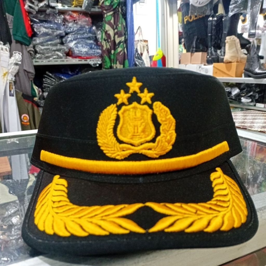topi komando polisi pamen