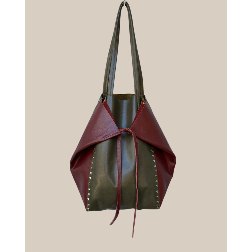 Pyramid Bag with Studs (kulit asli)