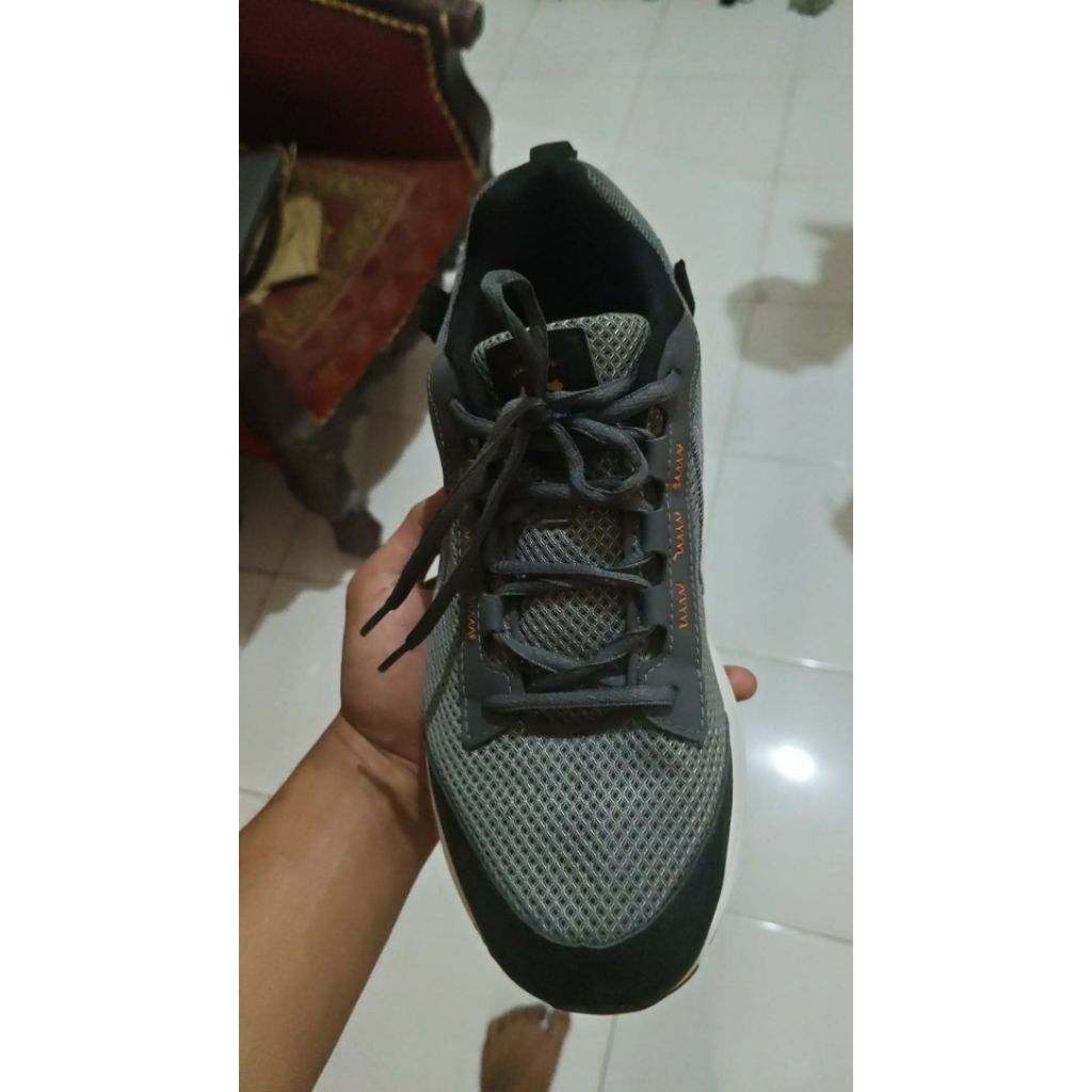 Sepatu Olahraga Polri