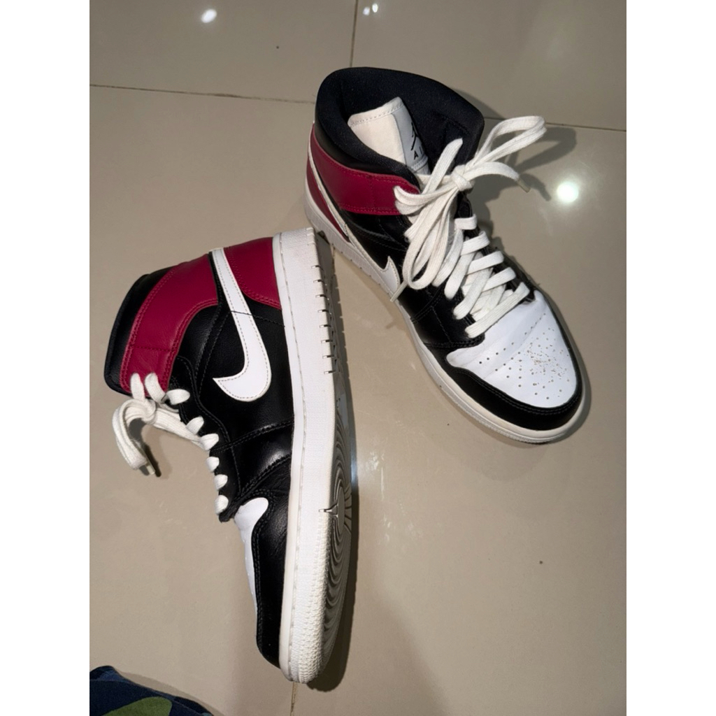 Sepatu Jordan Merah Hitam Preloved