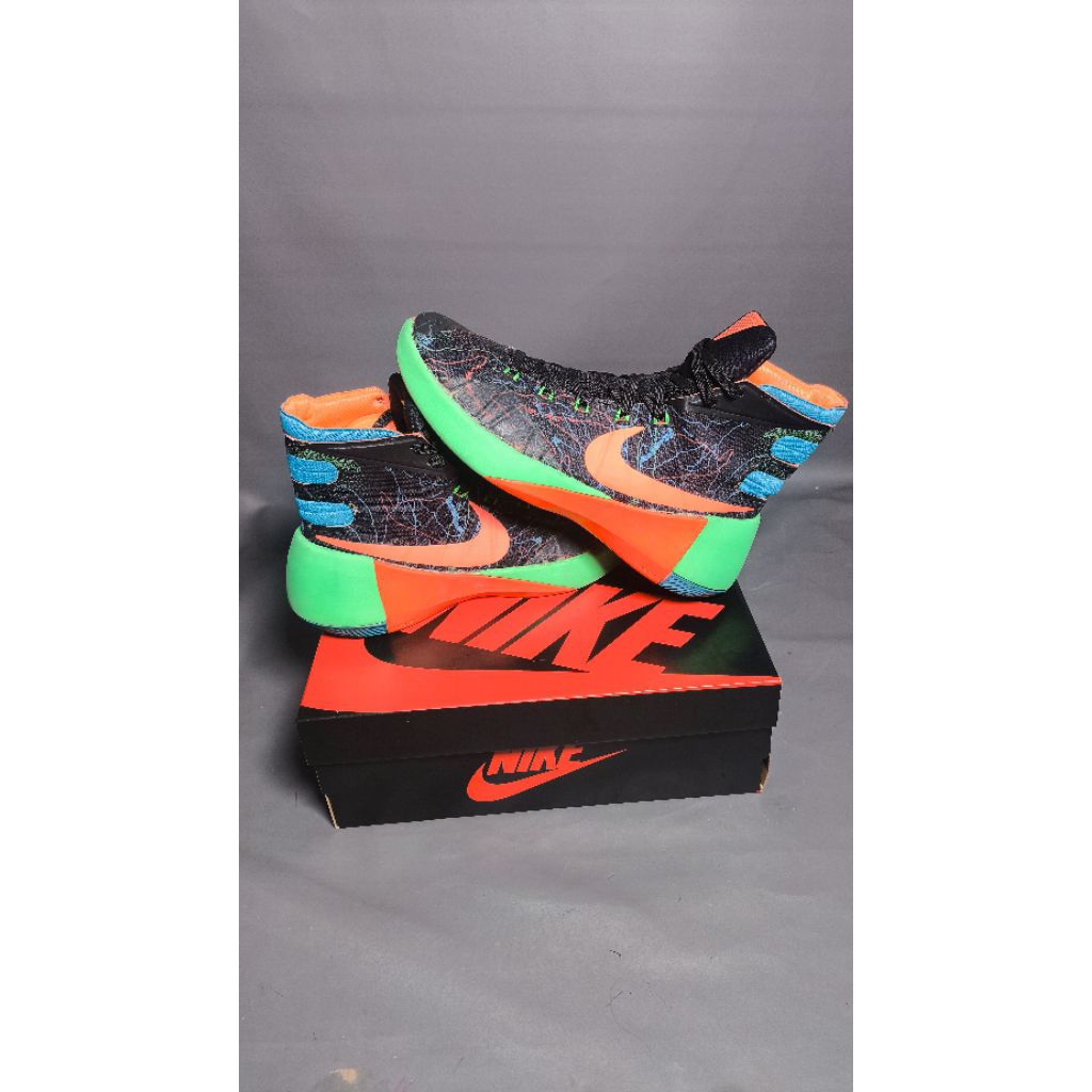 Sepatu basket sneakers Nike Hyperdunk second bekas