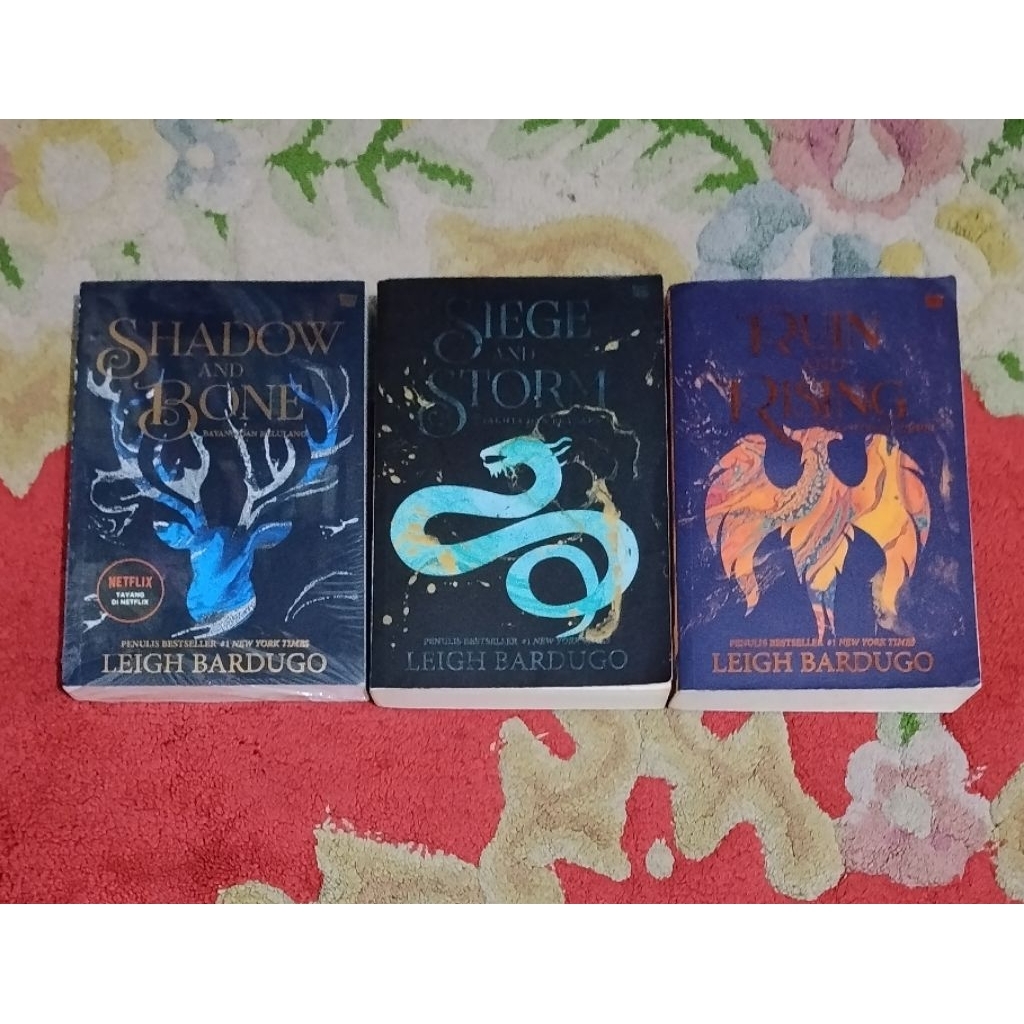 Novel Shadow and Bone series Leigh Bardugo sepaket 3buku ORI preloved koleksi pribadi