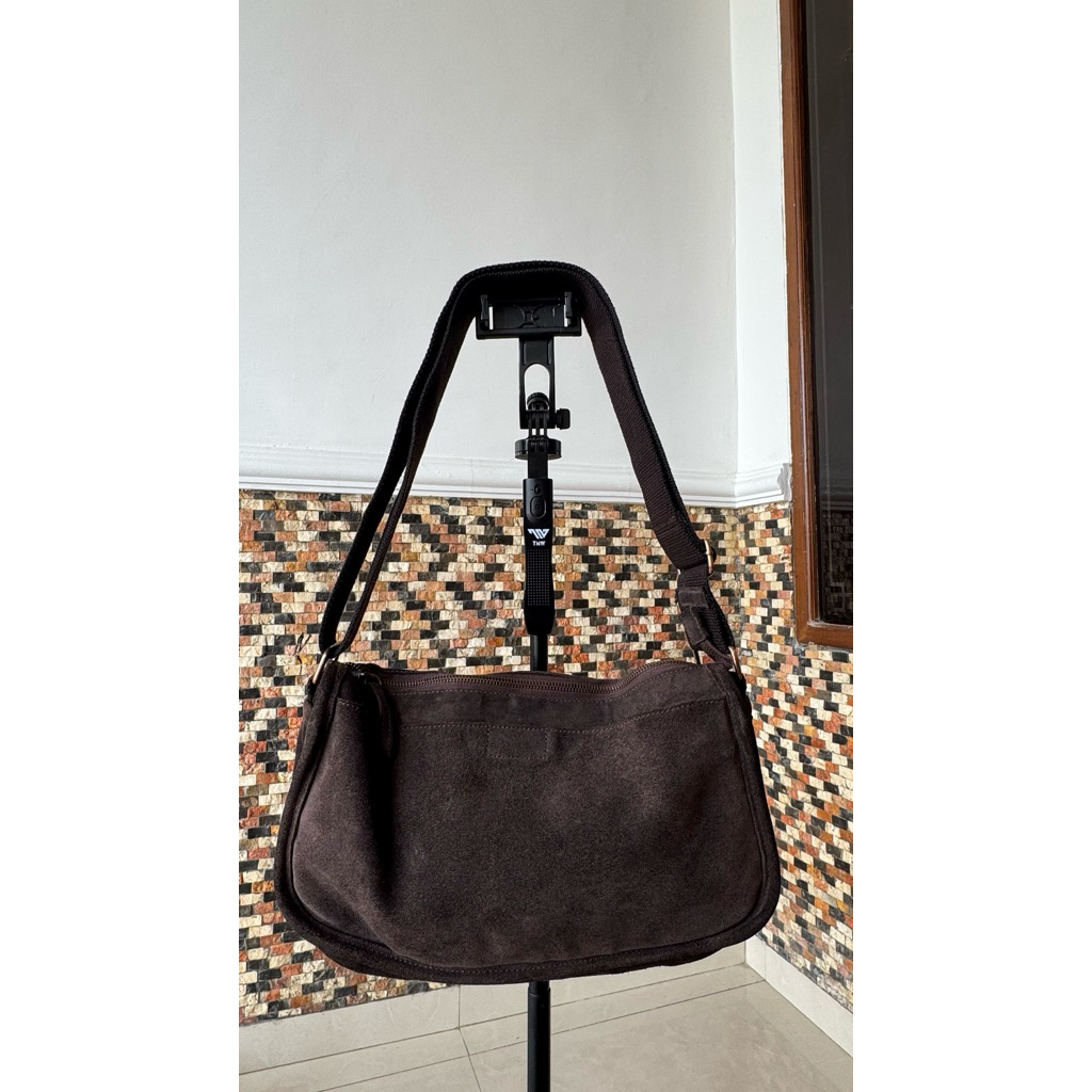 Tas slempang bahan suede kulit asli