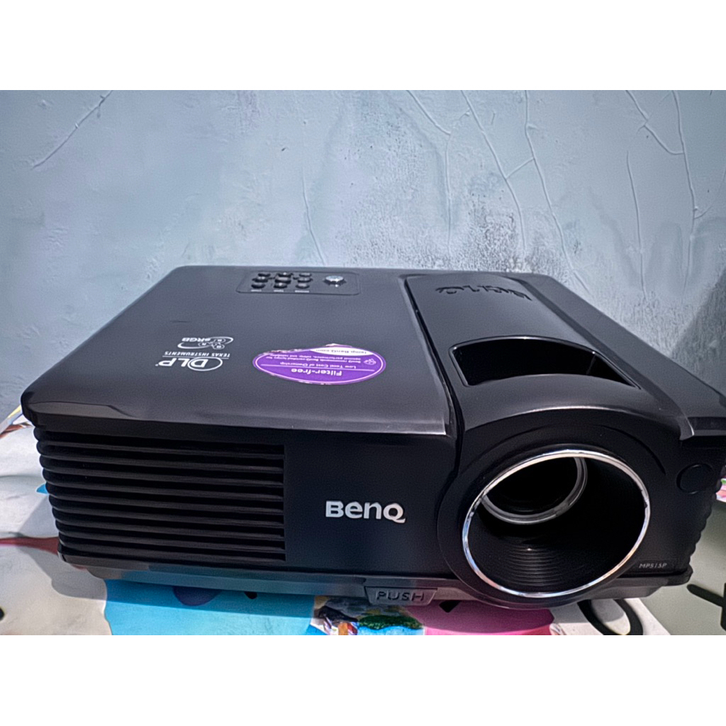 Proyektor benq mp515