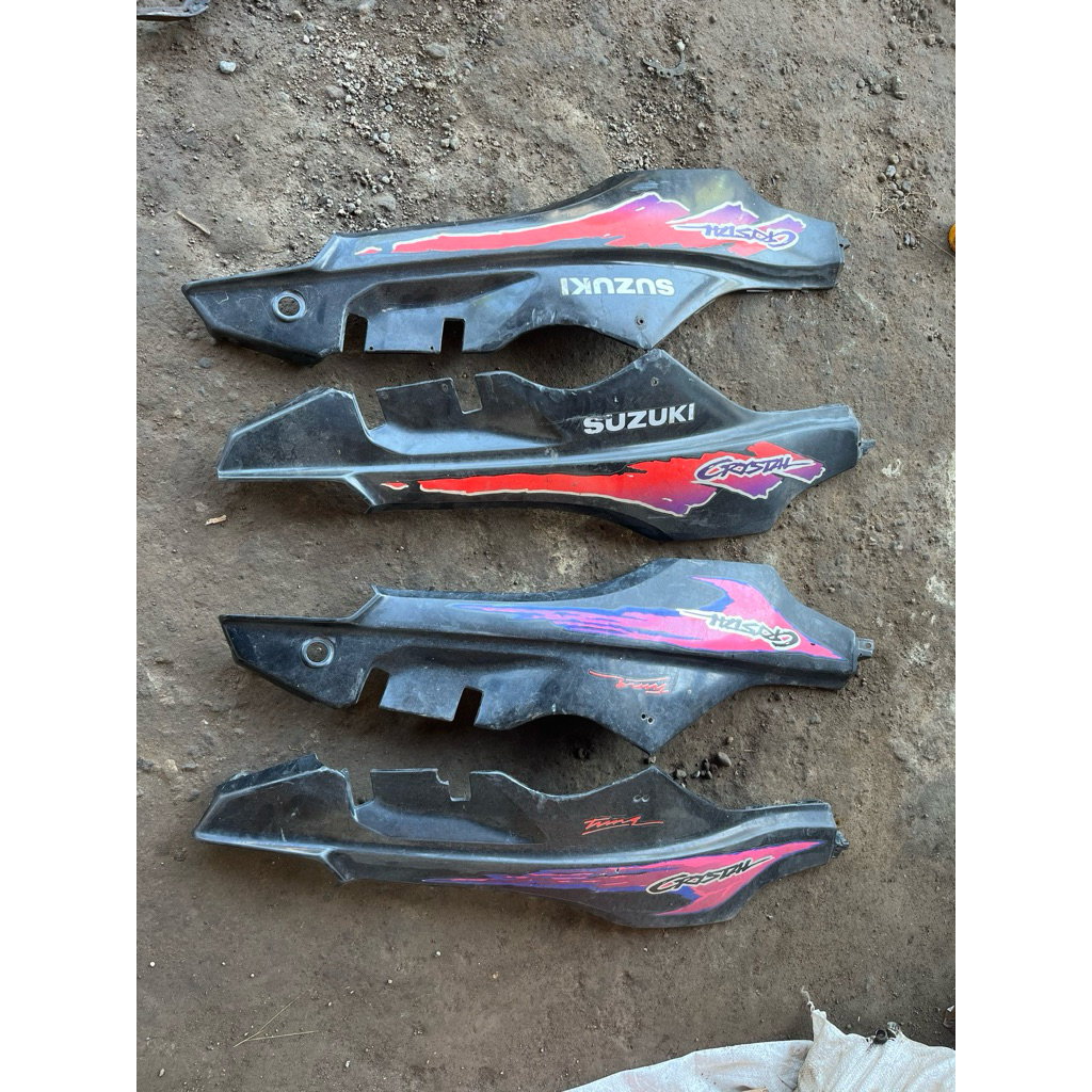 Cover body belakang kanan kiri Suzuki Crystal Kristal Rc 110 original