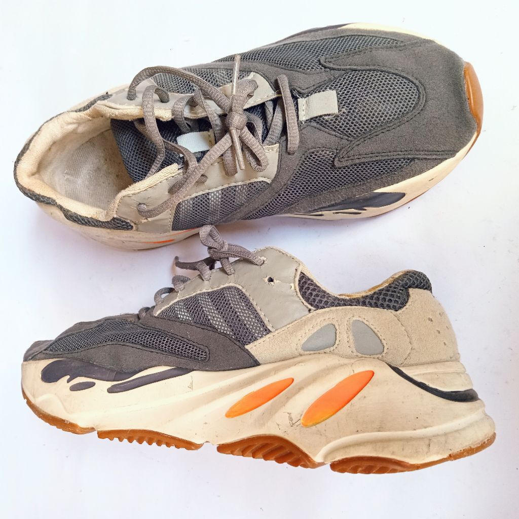 Original 100% Adssssssss Yeezy 700 Sepatu Sneakers Chunky Dad Shoes Abu Krem Mesh Suede Style Unisex