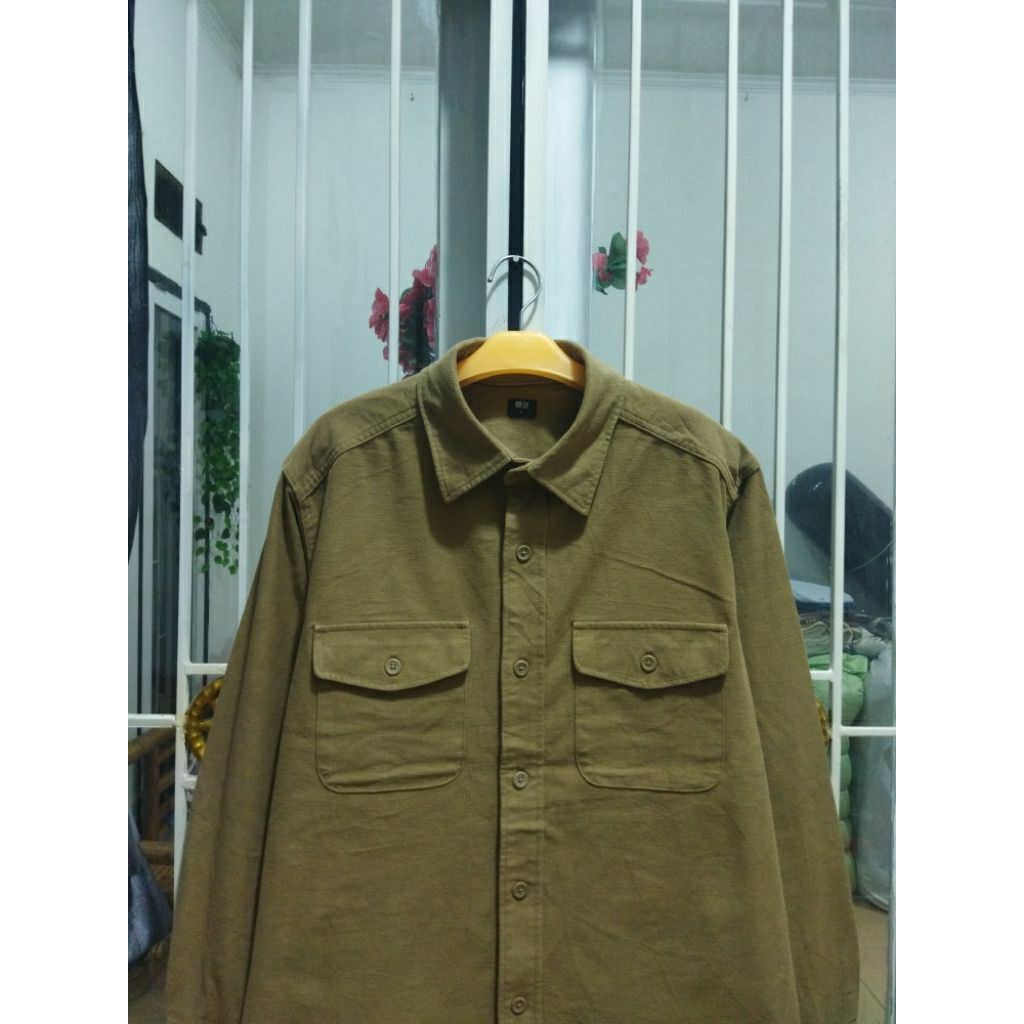 kemeja outer Uniqlo polos XXL