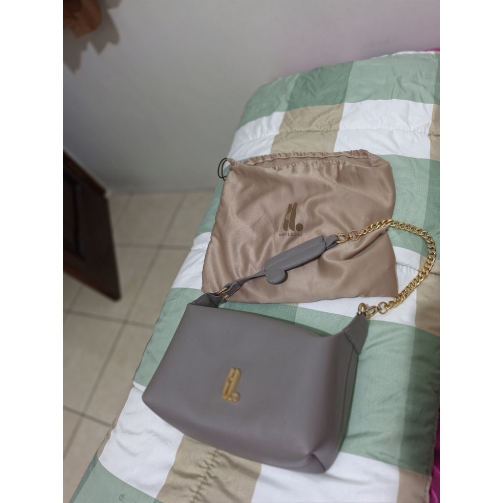 Preloved heylocal bag abu