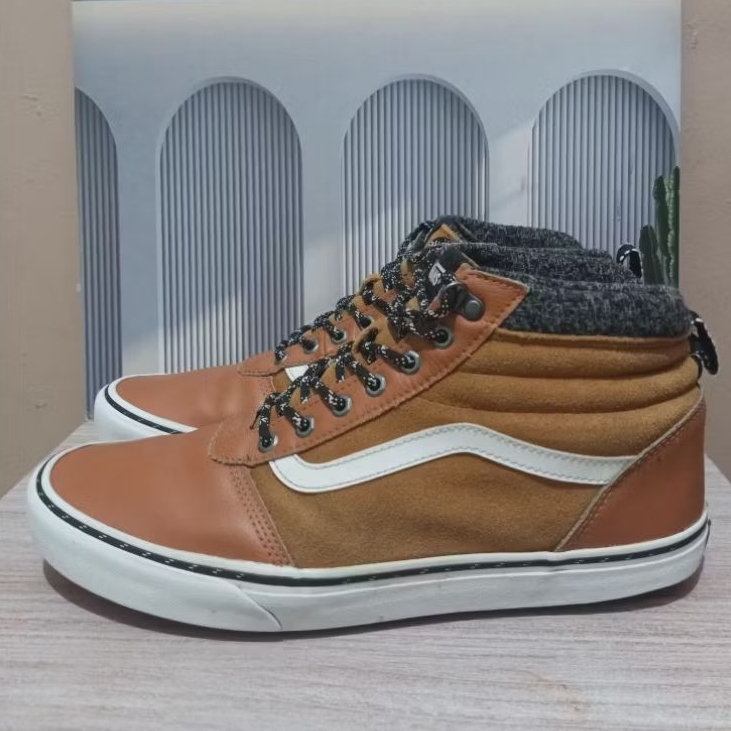 Vans Ward Hi MTE Size 45 Second Condition