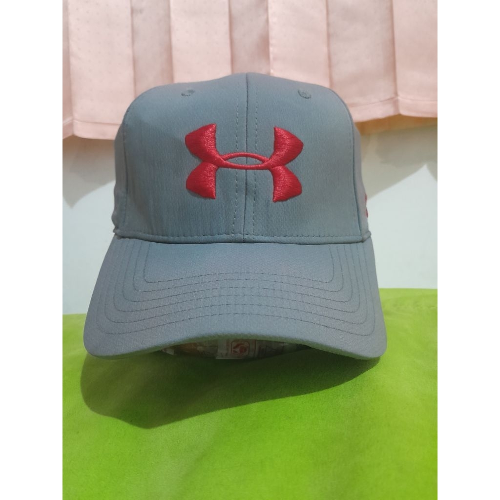 Topi baseball Under Armour abu