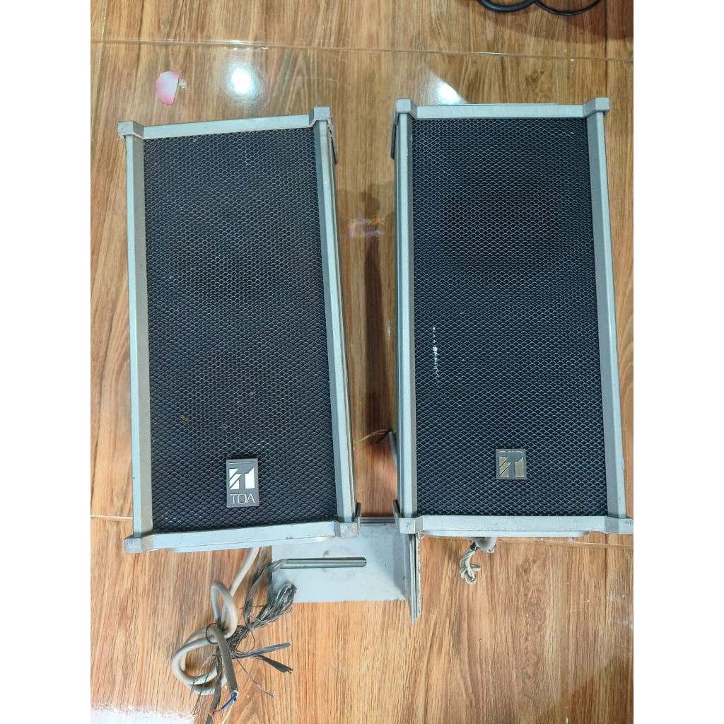 Speaker column Toa ZS102C second original masih kumplit bracketnya ada sepasang