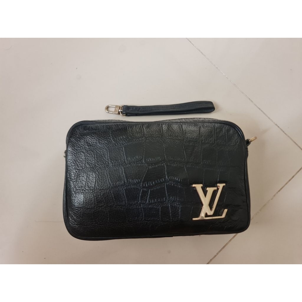 237. Handbag Clutch Men Pria Louis Vuitton Croco Black Leather Mantan / Bekas / Second Size : 22.5cm