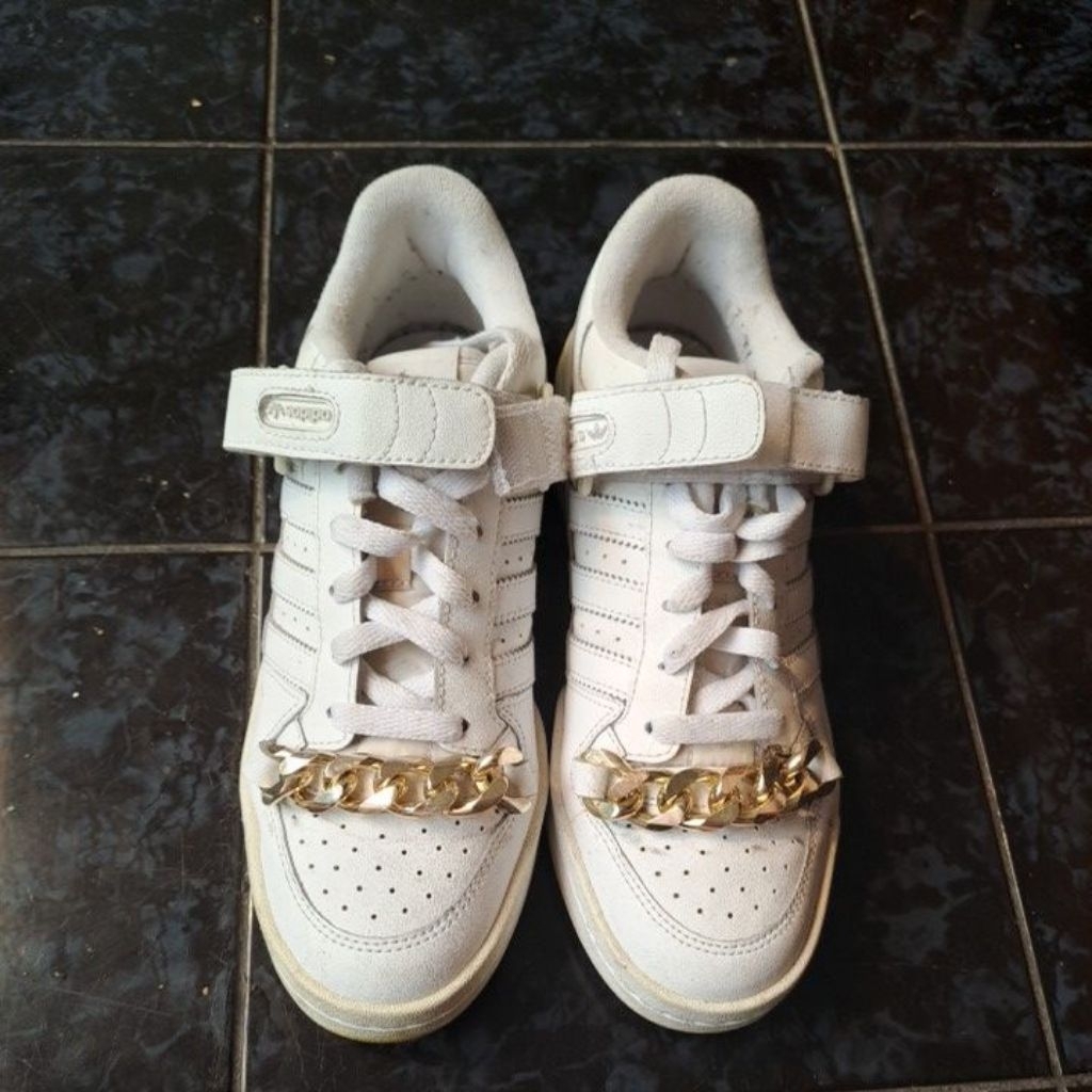 Di jual sepatu Adidas ukuran 37 original buat wanita bekas istri saya
