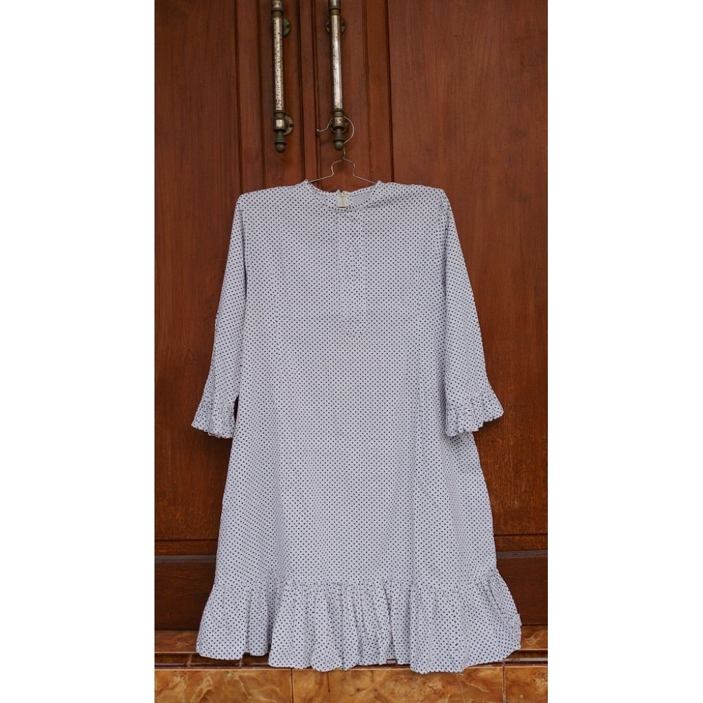 baju atasan tunik polkadot putih hitam