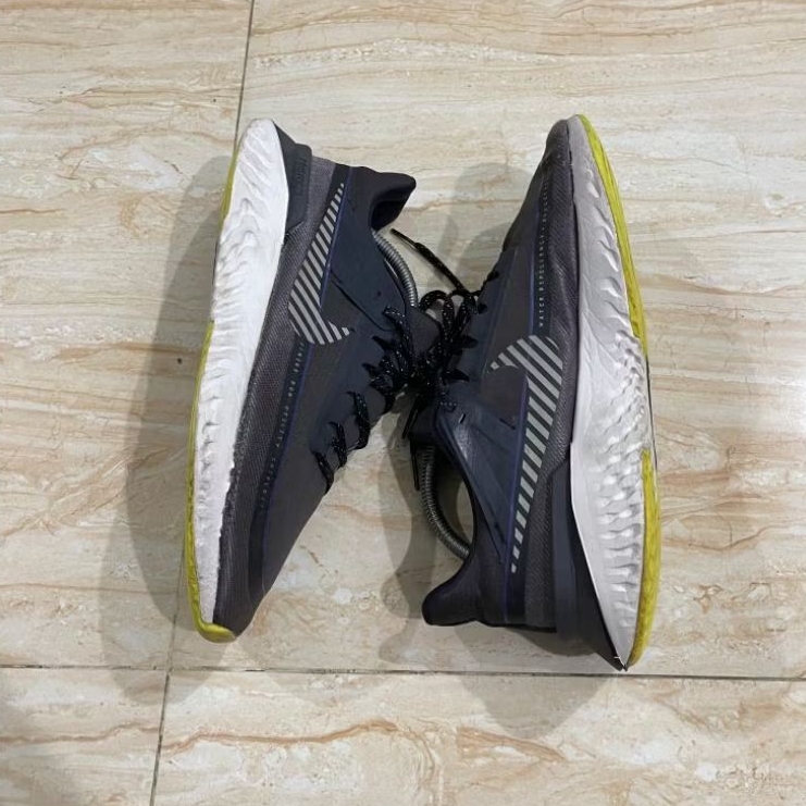 Sepatu Nike Legend React 2 Shield Oil Grey