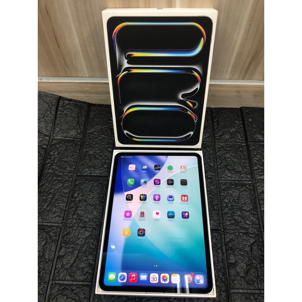 Ipad Pro M4 11" 2TB cell wifi masih garansi resmi sampai mei 2027