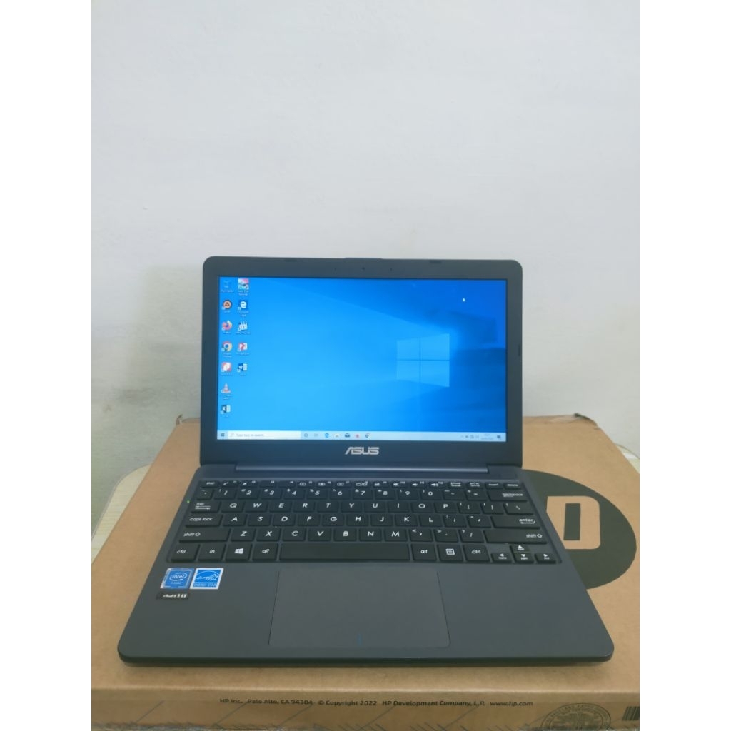 Asus e203