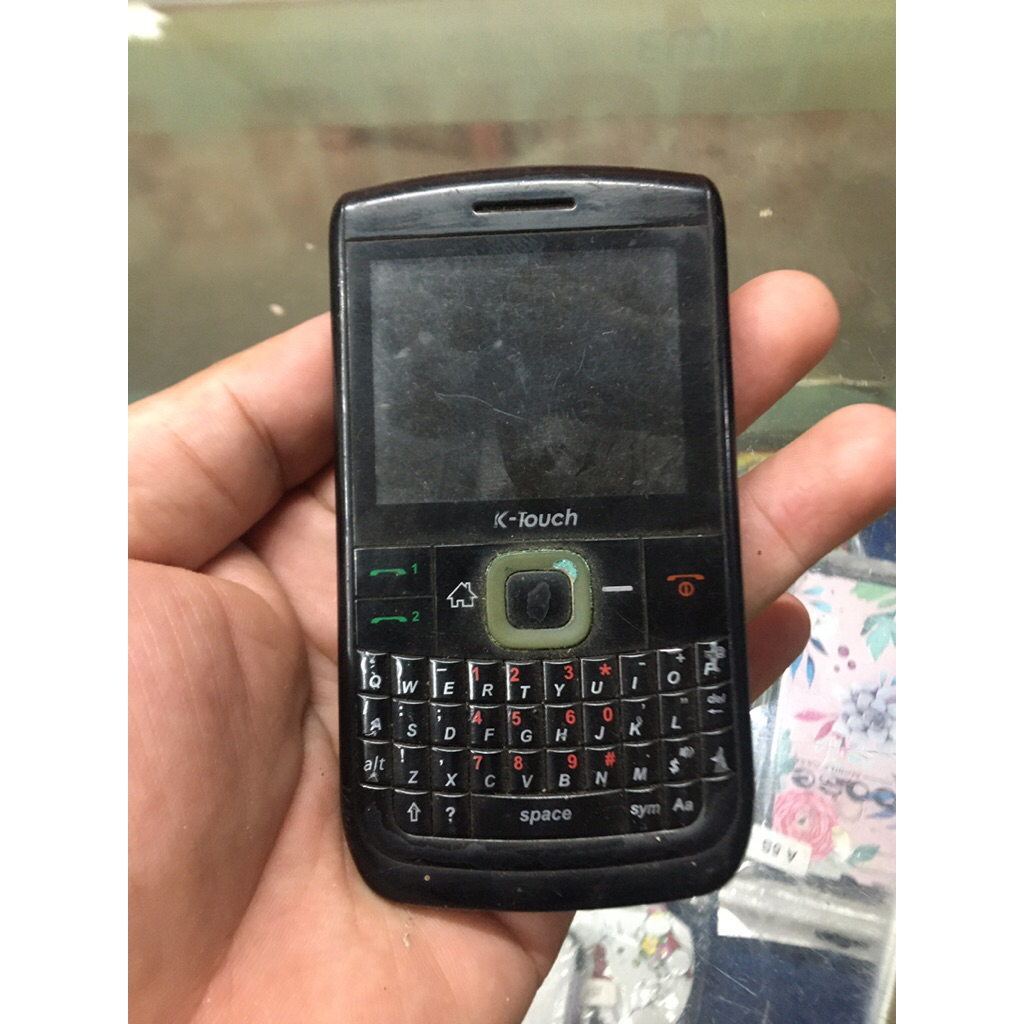 K-Touch H888 Bahan