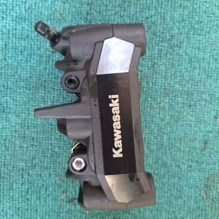 kaliper kawasaki zx25r original copotan mulus kanan kaliper kanan zx25r  original