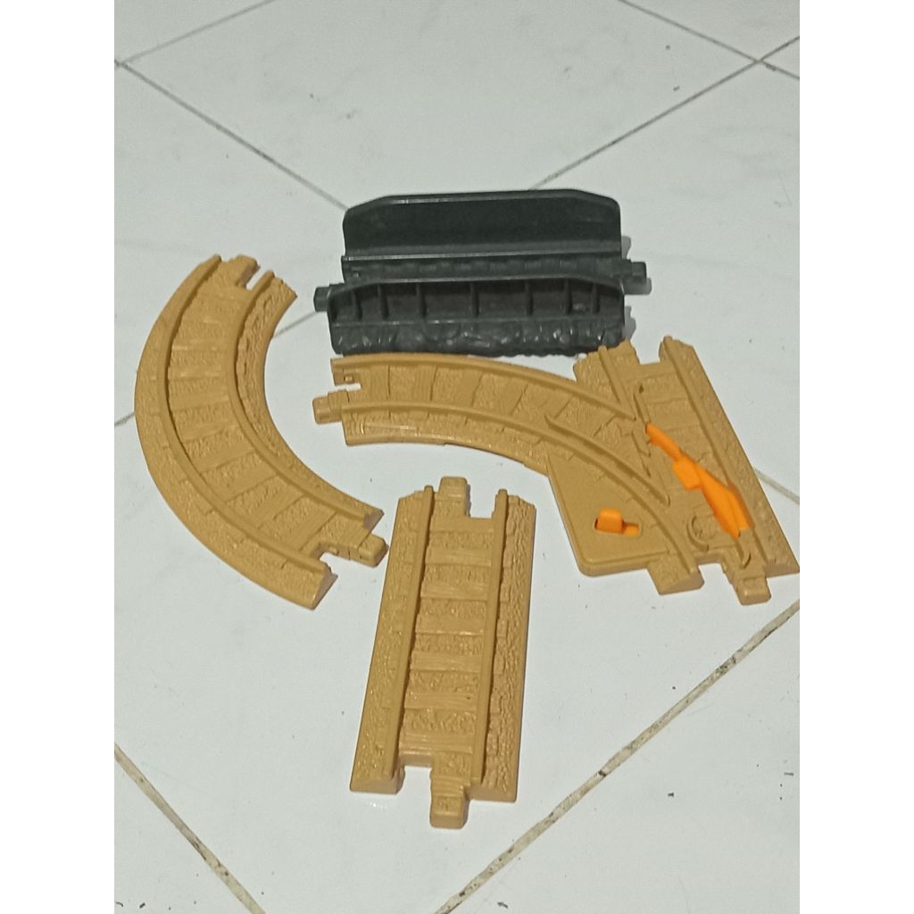 part rel kereta mattel