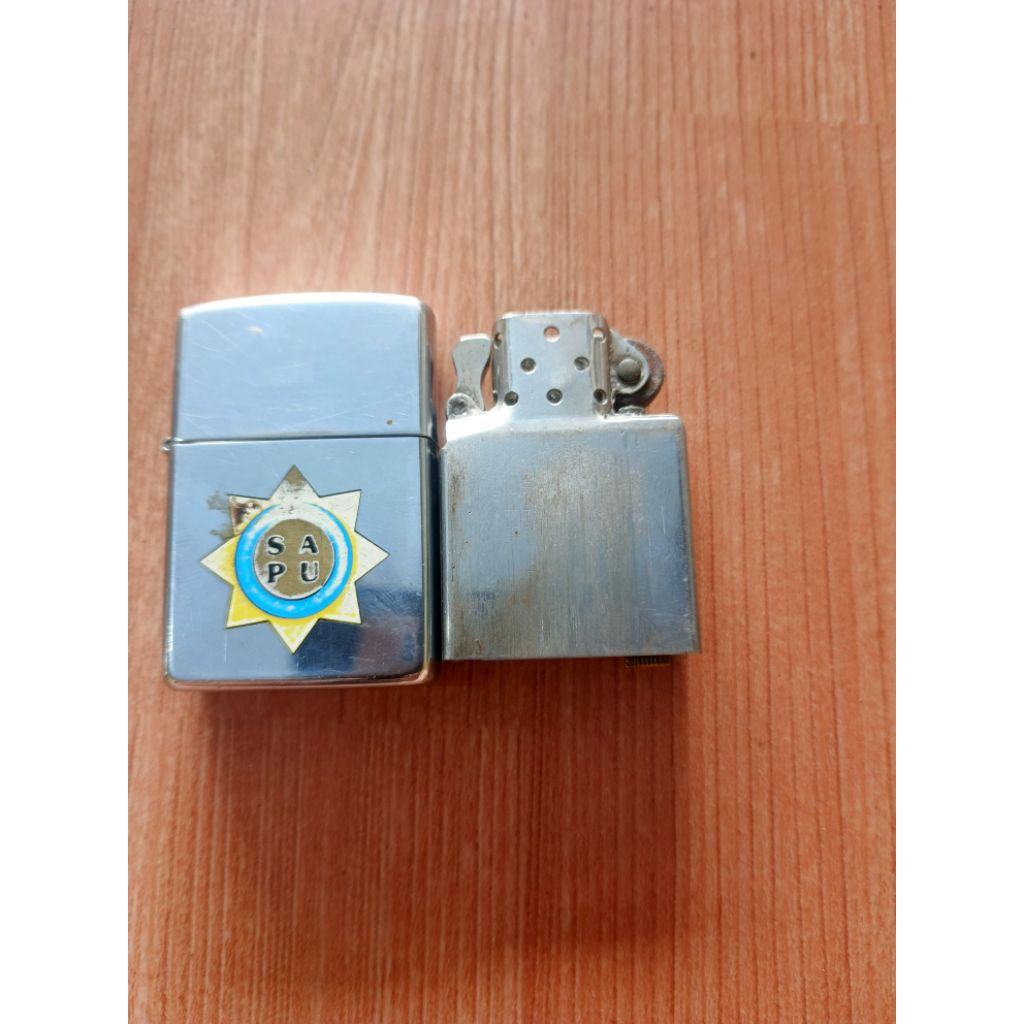 korek zippo entah original entah kw tilai sendiri