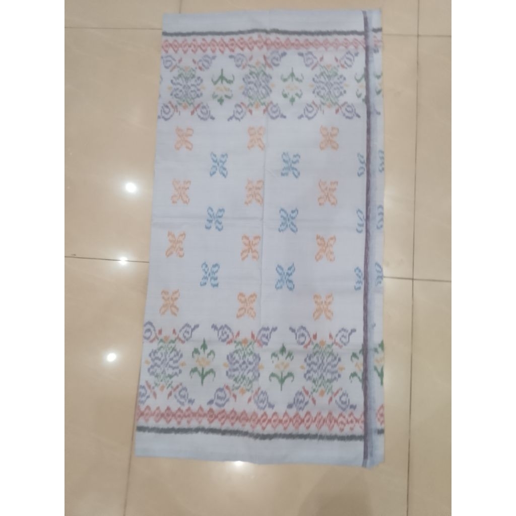 kain tenun endek bali putih