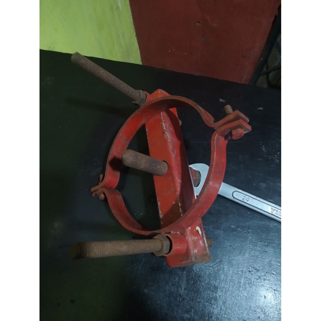 Treker Roda Belakang
