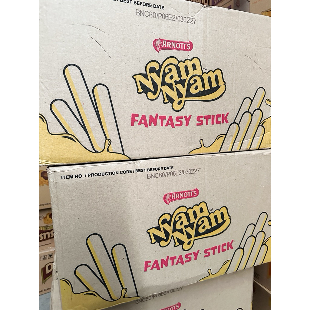 NYAM-NYAM STIK COKLAT 1 DUS ISI 144 PACK Biskuit Chocolate Gurih Manis m