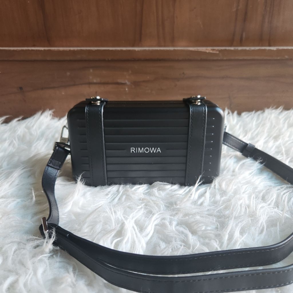 Tas Rimowa Clutch Sling Bag
